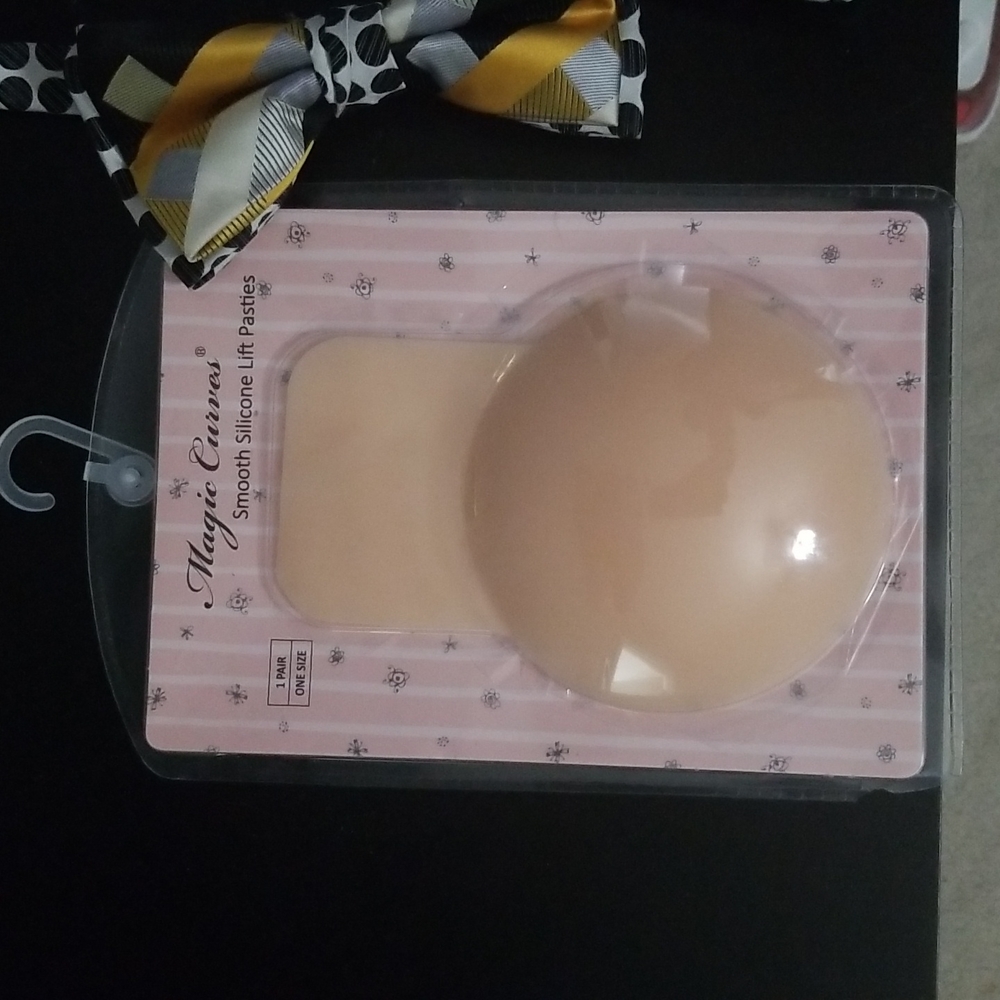 NWT Magic Curves  smooth silicone lift pasties